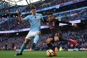 Así fue el ingrato partido de Alexis ante el Manchester City