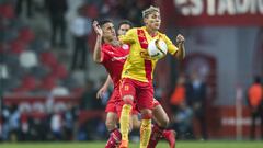 Action photo during the match Toluca vs Morelia, Corresponding to first leg match of Quarter-finals of the Apertura Tournament 2017 of Liga BBVA BAncomer MX, at Nemesio Diez Stadium.   Foto de accion durante el partido Toluca vs Morelia, Correspondiente a