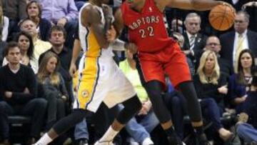 Rudy Gay (22) y Paul George (24).