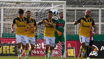 Futbol, Palestino vs Coquimbo Unido.
Fecha 18, campeonato Nacional 2022.
El jugador de Coquimbo Unido Joe Abrigo, izquierda, celebra su gol contra Palestino durante el partido por la primera division disputado en el estadio Municipal de La Cisterna.
Santiago, Chile.
16/07/2022
Jonnathan Oyarzun/Photosport
Football, Palestino vs Coquimbo Unido.
18th date, 2022 National Championship.
Coquimbo Unido’s player Joe Abrigo, left , celebrates his goal against Palestino during the first division match held at Municipal La Cisterna stadium.
Santiago, Chile.
07/16/2022
Jonnathan Oyarzun/Photosport