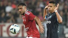 Alexis Sánchez durante un partido de liga francesa entre el Brest y el Olympique de Marsella.