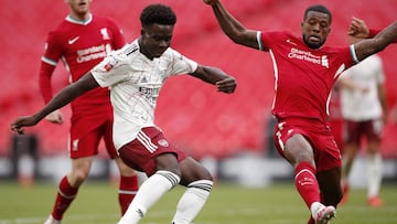Arsenal's Bukayo Saka, left, duels for the ball with Liverpool's Georginio Wijnaldum during the English FA Community Shield soccer match between Arsenal and Liverpool at Wembley stadium in London, Saturday, Aug. 29, 2020. (Andrew Couldridge/Pool