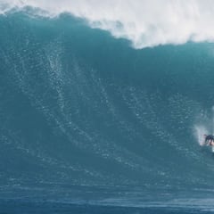 Sale a la luz el mejor vídeo de las últimas olas gigantes que azotaron Hawái