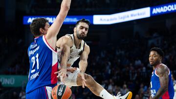 Facundo Campazzo, base del Madrid, ante el Anadolu Efes en la Euroliga.