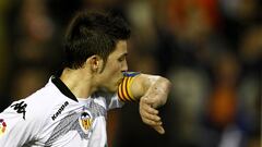 Valencia's forward David Villa celebrates after scoring against Villarreall during their Spanish league football match at Mestalla Stadium in Valencia, on January 17,  2010.AFP PHOTO/JOSE JORDAN
