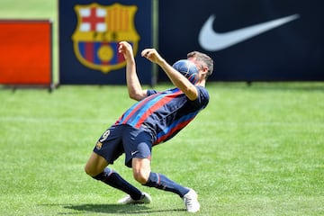 El delantero polaco ha sido presentado en el Camp Nou como nuevo jugador del Fútbol Club Barcelona.