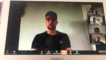 Juan Ibiza da la primera rueda de prensa telem¨¢tica del Almer¨ªa