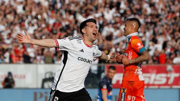 oFutbol, Colo Colo vs Cobresal.
Fecha 24, campeonato Nacional 2023.
El jugador de Colo Colo Cesar Fuentes, izquierda, celebra su gol contra Cobresal durante el partido de primera division disputado en el estadio Monumental.
Santiago, Chile.
23/09/2023
Felipe Zanca/Photosport
Football, Colo Colo vs Cobresal.
24th date, 2023 National Championship.
Colo Colo's player Cesar Fuentes, left, celebrates his goal against Cobresal during the first division match at Monumental.
Santiago, Chile.
23/09/2023
Felipe Zanca/Photosport