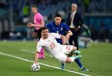 Xherdan Shaqiri y Jorginho.