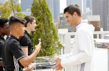 Keylor Navas, Morata, Lucas Vázquez, James y Marcelo fueron los encargados de presentar en Nueva York la tercera equipación del Real Madrid.











