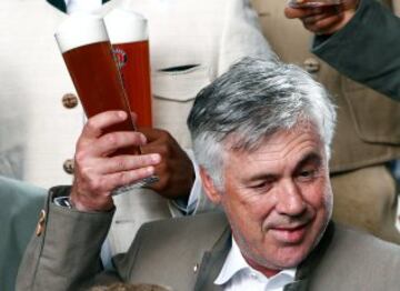 Bayern Munich's coach Carlo Ancelotti, wearing traditional attire, attends a photocall for a sponsor in Munich, Germany September 14, 2016. REUTERS/Michaela Rehle