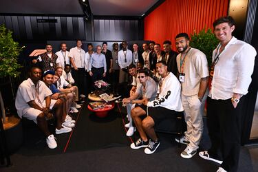 Stefano Domenicali, CEO de la Formula One Group y la Selección de Inglaterra.