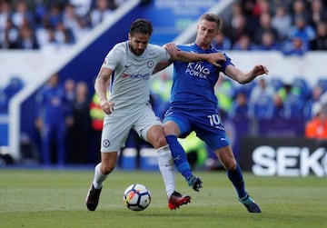 Cesc Fábregas frente al Leicester.