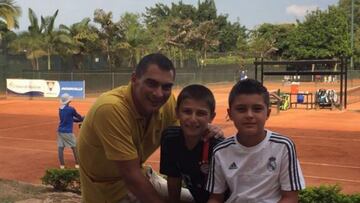 Faryd Mondragón sonríe: tenis, amigos y familia