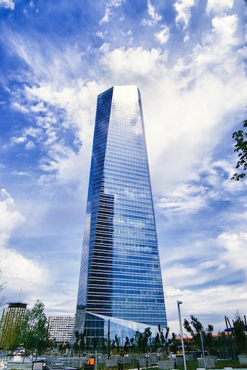 50 plantas.
 Inaugurado en 2008. Uso de oficinas.
