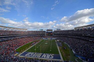 Chargers owner confirms plan to move to Los Angeles