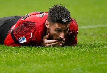 Olivier Giroud reacciona durante el partido.