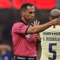 VAR anula gol a Róger Martínez por mano de Henry Martin