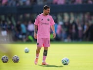 FORT LAUDERDALE, FLORIDA - DECEMBER 06: Lionel Messi #10 of Inter Miami CF warms up prior to the Audi 2025 MLS Cup Final match between Inter Miami CF and Vancouver Whitecaps FC at Chase Stadium on December 06, 2025 in Fort Lauderdale, Florida. Rich Storry/Getty Images/AFP (Photo by Rich Storry / GETTY IMAGES NORTH AMERICA / Getty Images via AFP)