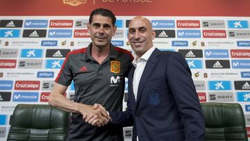 Momento en el que Rubiales le dio el mando de la Selección a Fernando Hierro.