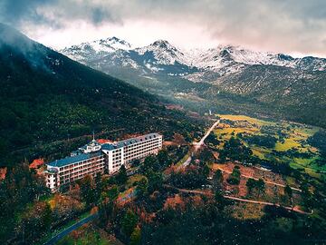 La Barranca, como se conoce popularmente este edificio, fue un hospital inaugurado en 1941 dedicado a tratar la tuberculosis. Con la erradicación de la enfermedad se convirtió en un hospital psiquiátrico y cerró definitivamente en 1995. 