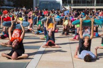 Acroyoga en las calles de Tel Aviv