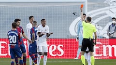 Competición desestima el recurso por la roja a Militao