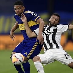 Boca empata ante Libertad pero clasifica a octavos