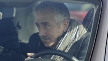 <b>SERIO. </b>Preciado abandonó ayer las instalaciones del Sporting con gesto muy serio.