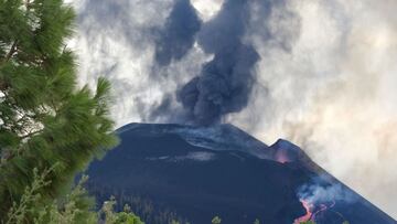 GRAFCAN5288. TACANDE (LA PALMA), 23/10/2021.- El Instituto Volcanol&oacute;gico de Canarias ha informado del derrumbe parcial del cono principal del volc&aacute;n de La Palma. En paralelo, el sism&oacute;grafo del Instituto Geogr&aacute;fico Nacional (IGN