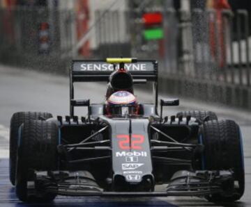 Jenson Button preparado para comenzar la clasificación.