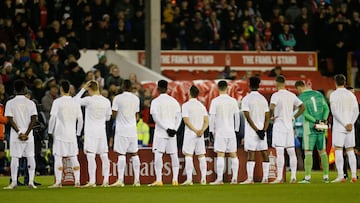 Soccer Football - FA Cup Third Round - Nottingham Forest v Arsenal - The City Ground, Nottingham, Britain - January 9, 2022 Arsenal players line up wearing a white kit to raise awareness about knife crime REUTERS/Craig Brough