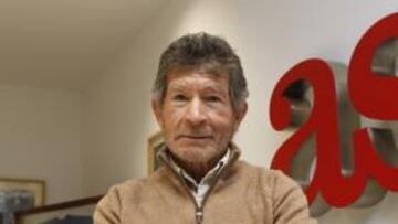 <b>DE VISITA EN AS. </b>Carlos Soria estuvo ayer en la redacción de AS donde desveló sus planes, recordó sus inicios y debatió sobre montañismo en particular y deporte en general.