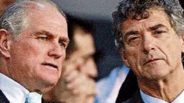 <b>EN ISRAEL CAMBIÓ EL DISCURSO</b>. En Tel Aviv, donde se encuentra con Simon Peres, Calderón fue más prudente en Antena 3: "Los árbitros son humanos y cometen errores, pero seguro que son involuntarios. Un gran club nunca se puede quejar de los arbitrajes...".