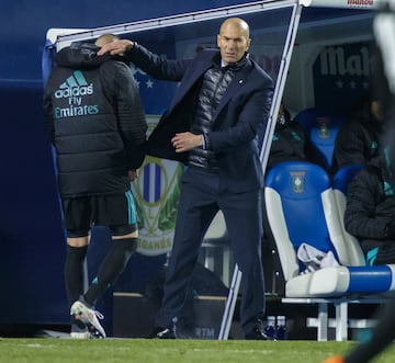 Cambio de Benzema por Gareth Bale