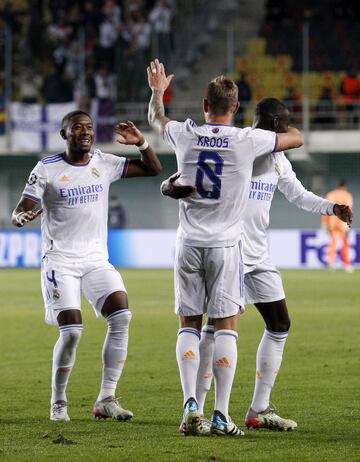 Kroos marc¨® el 0-2 al borde del descanso.