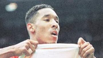 <b>DÍSCOLO. </b>El Madrid batió el récord de la época (1999) al pagar 5.500 millones de pesetas por Anelka.