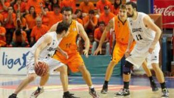 Ra&uacute;l L&oacute;pez y Germ&aacute;n Gabriel ante Carlos Cabezas y Javi Vega en el Fuenlabrada-Bilbao