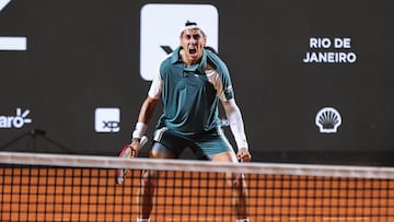 “Él empezó con cosas, no sé, no quiero decir raras, pero a veces le pegaba, a veces no...”