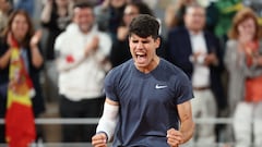 Spain's Carlos Alcaraz Garfia celebrates after winning against Greece's Stefanos Tsitsipas at the end of their men's singles quarter final match on Court Philippe-Chatrier on day ten of the French Open tennis tournament at the Roland Garros Complex in Paris on June 4, 2024. (Photo by Alain JOCARD / AFP)