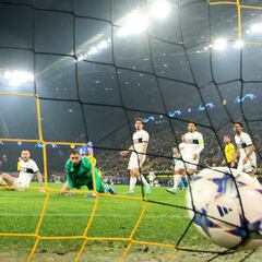 When is the draw for the 2023/24 Champions League round of 16?