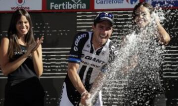  El ciclista alemán del Giant John Degenkolb, celebra su victoria en la quinta etapa de La Vuelta Ciclista a España 2014 en su 69 edición, de 183,3 kilómetros, que ha comenzado en el municipio cordobés de Priego de Córdoba y termina en la localidad malagueña de Ronda. 