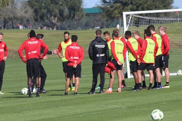 El Bayer Leverkusen entrena en el campo deportivo del Omni Resort. 