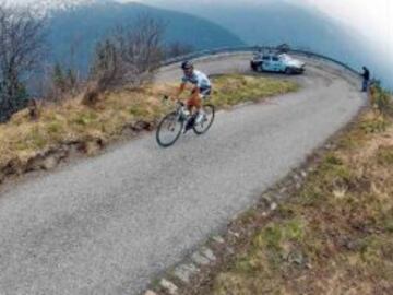 Alberto Contador quiso reconocer la subida del monte Crostis en 2011, tras disputar la Flecha Valona en abril, pero sólo pudo recorrer cuatro kilómetros, la nieve le impidió ascender hasta la cima.