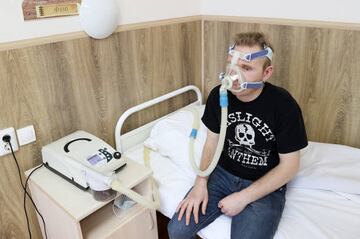 YEKATERINBURG, RUSSIA - JANUARY 18, 2022: A patient undergoes physical therapy at the Ural respiratory rehabilitation and follow-up monitoring center for patients recovering from COVID-19, at the Novaya Bolnitsa Hospital. Donat Sorokin/TASS (Photo by Donat Sorokin\TASS via Getty Images)