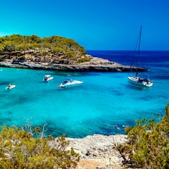 Calas secretas y acantilados imposibles: en 2025 el Mediterráneo se conquista en moto de agua