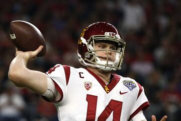 En su era con los USC Trojans, Darnold conectó 549 veces con sus receptores, 22 con sus rivales y 57 más en las diagonales. Además, lanzó 7,229 yardas.