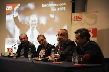 Coloquio 'Hablemos de Quini'. Secundino Suárez Vázquez 'Cundi', Rafael Castro hermano de Quini, Alfredo Relaño y Eloy.