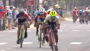 Llegada al esprint en el Tour de Vietnam.