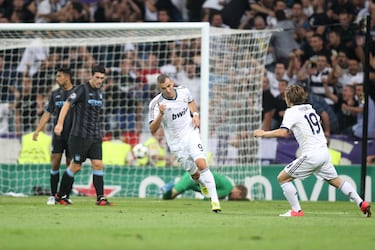 18 de septiembre de 2012. El Manchester City visita por primera vez el Santiago Bernabéu. Primer partido de la fase de grupos. En el minuto 85, Kolarov anotó el 1-2 dando ventaja al conjunto mancuniano, pero Karim Benzema, en la imagen, y Cristiano Ronaldo anotaron dos goles para remontar el partido.
